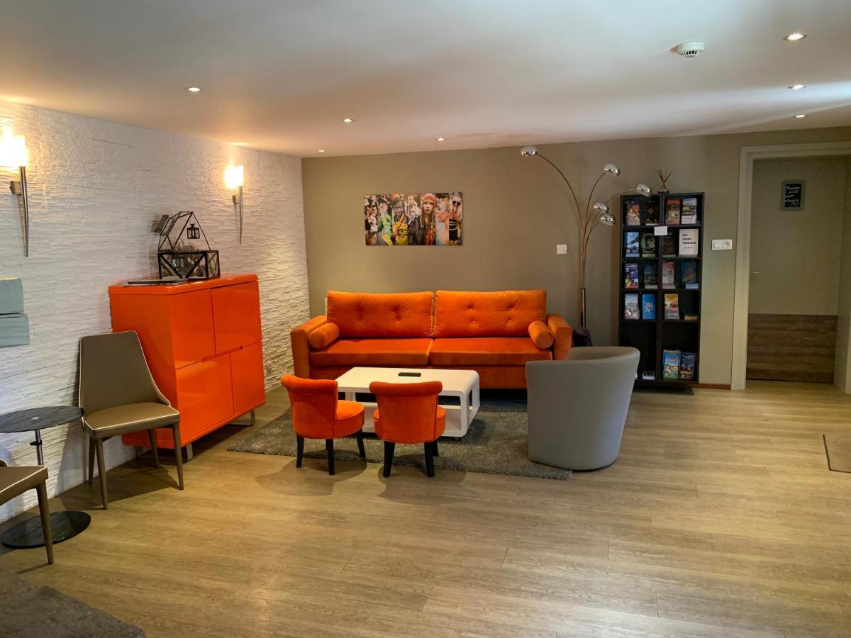 Au Cheval Blanc Hotel 3*