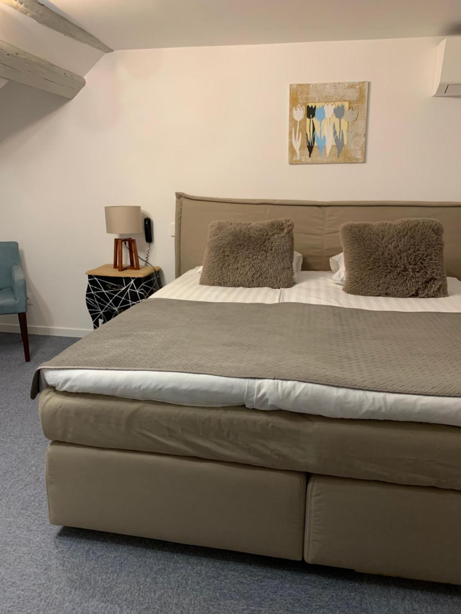 Au Cheval Blanc Hotel 3*